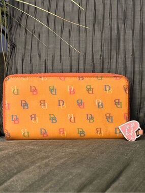 Vintage NWT Dooney & Bourke Y2K Orange Multicolor DB Logo Zip Wallet DB logo